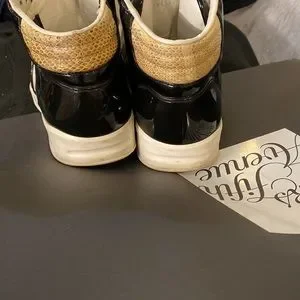 Gucci | Shoes | Worn Authentic Gucci Sneaks Serial 295382 